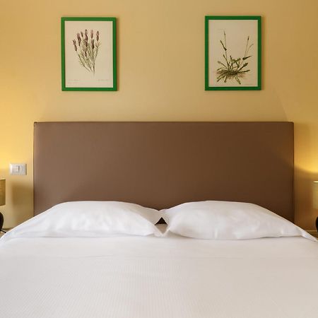 Hotel Cernia Isola Botanica SantʼAndrea Exteriör bild
