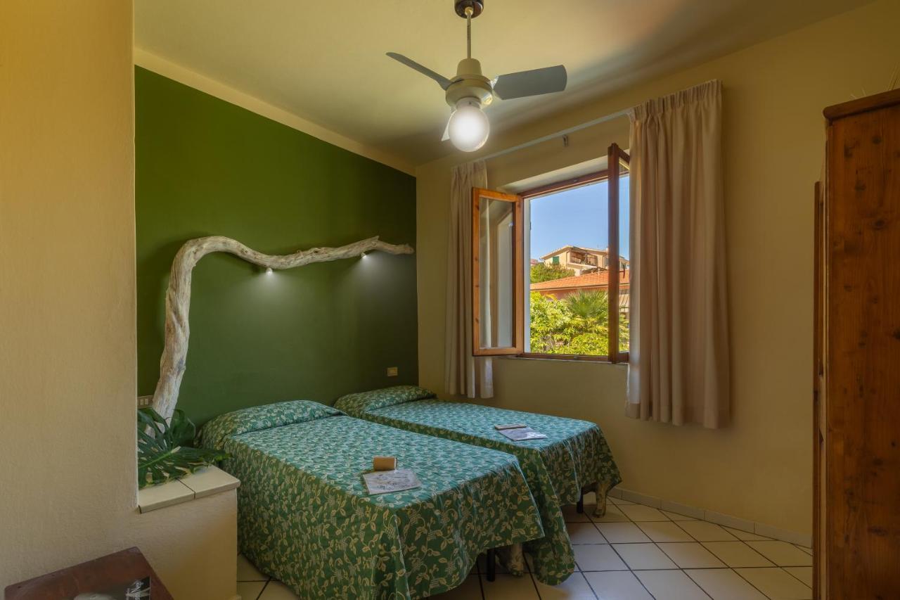Hotel Cernia Isola Botanica SantʼAndrea Exteriör bild