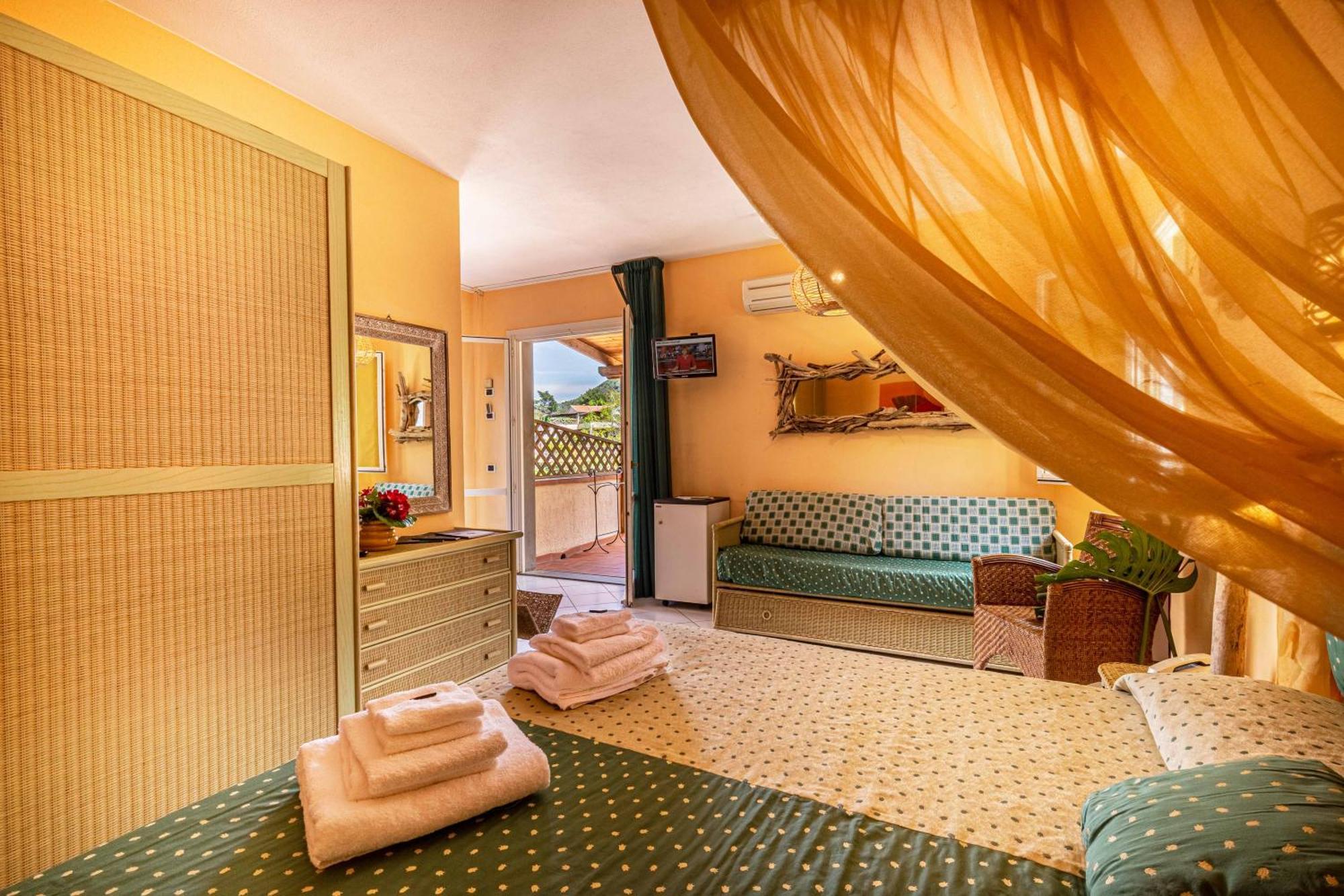 Hotel Cernia Isola Botanica SantʼAndrea Exteriör bild