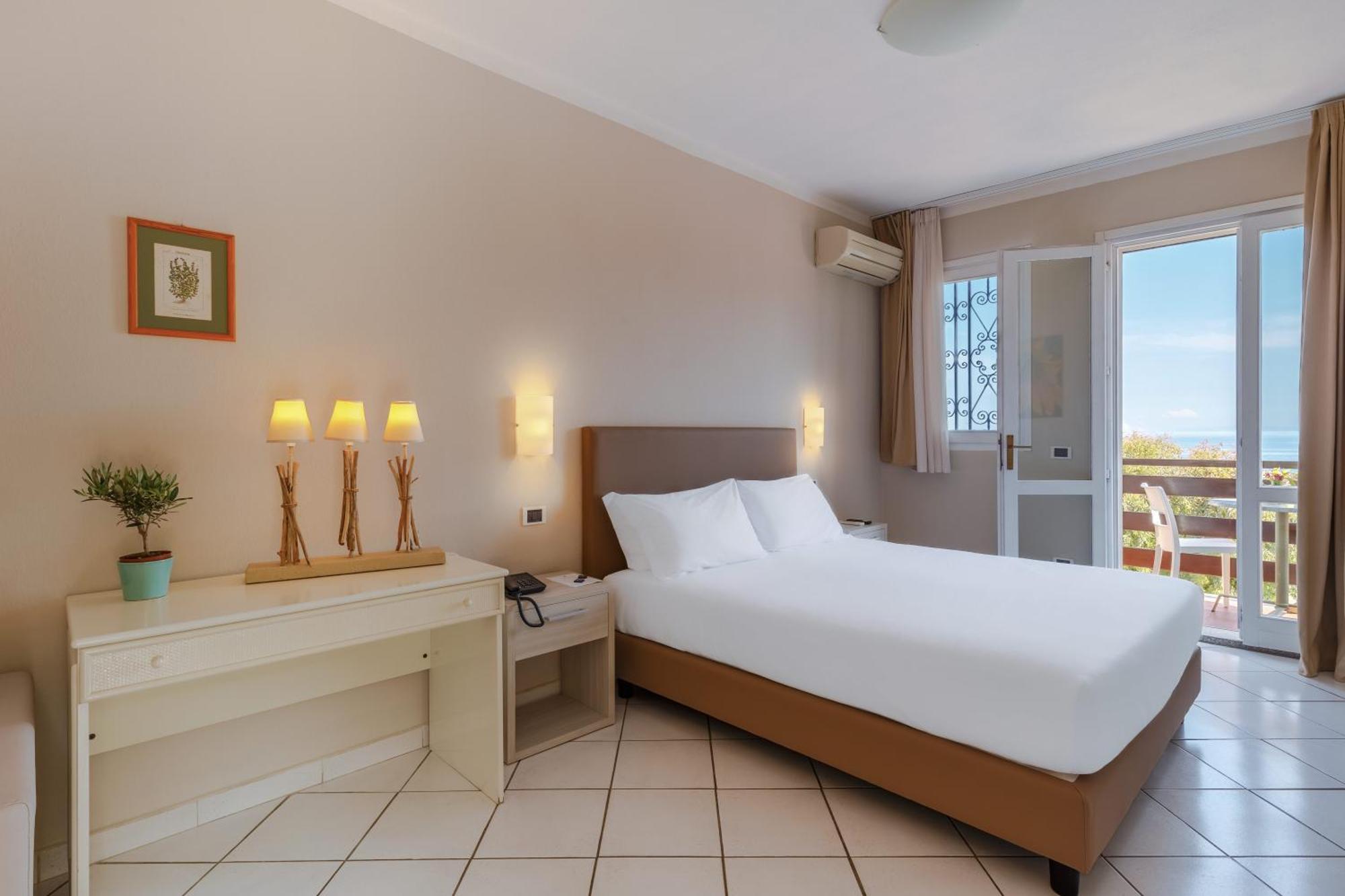 Hotel Cernia Isola Botanica SantʼAndrea Exteriör bild